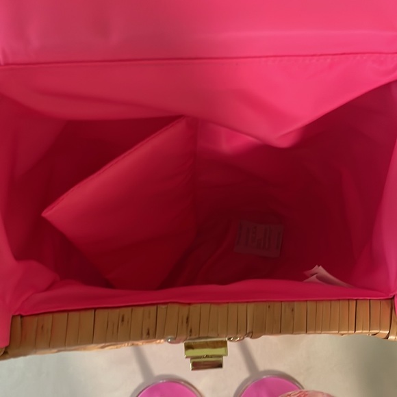 Lilly Pulitzer Wine Basket with Glasses and Wine Bottle Stopper, New Condition - Picture 4 of 11